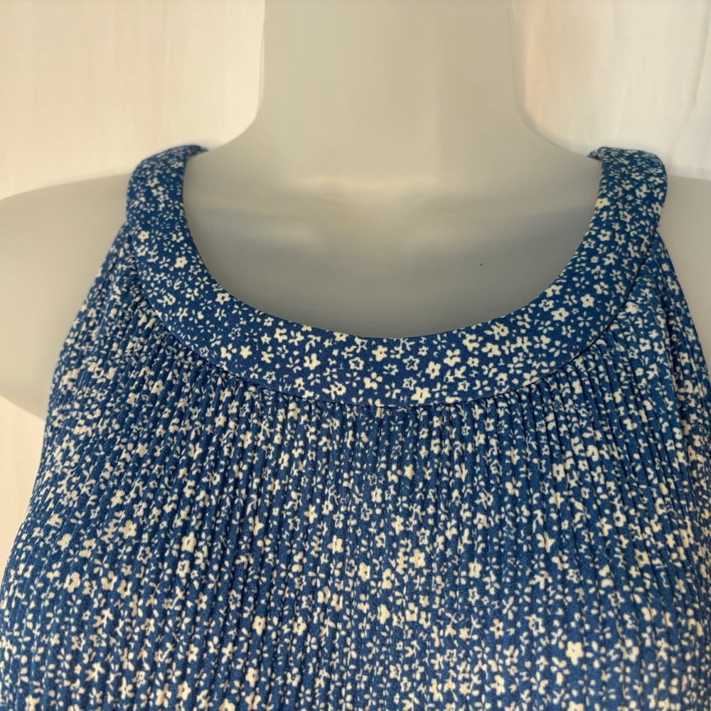 Adrianna Papell Size L Summer Top Med. Blue W White Flowers